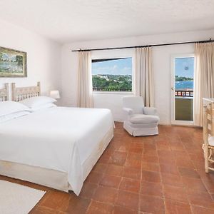 Camera premium con letto king size con vista sul pontile